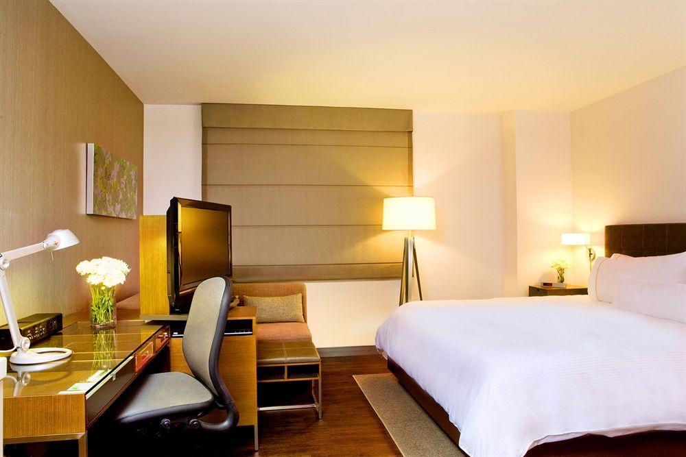 Hotel Element Times Square West à New York Extérieur photo